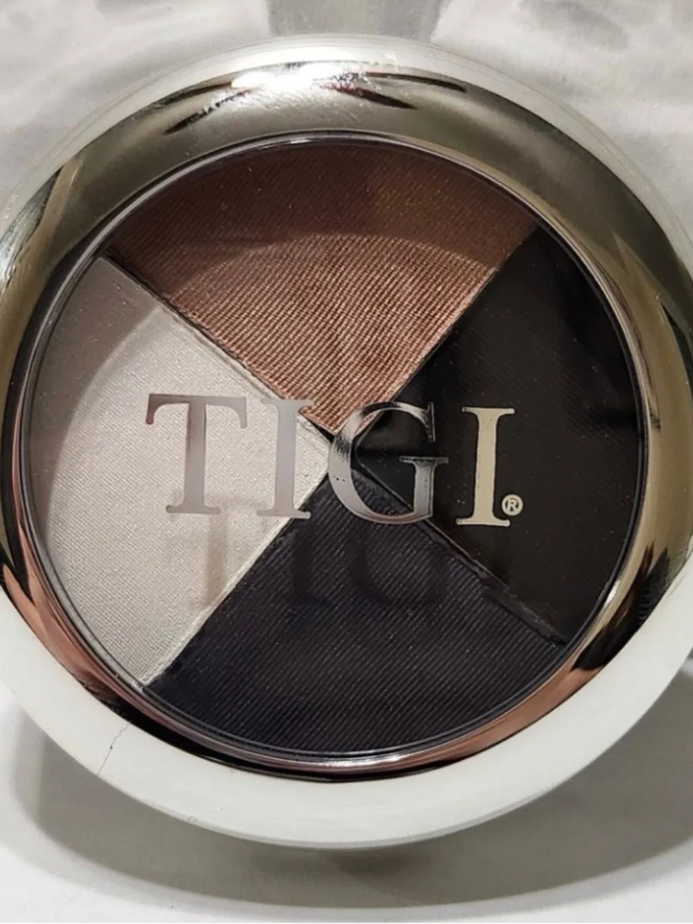 TIGI Lipstick, Bronzer and eyeshadow pallet  3 item lot new $89 value 🌺